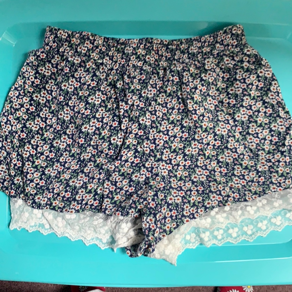 Floral high waisted elastic shorts
